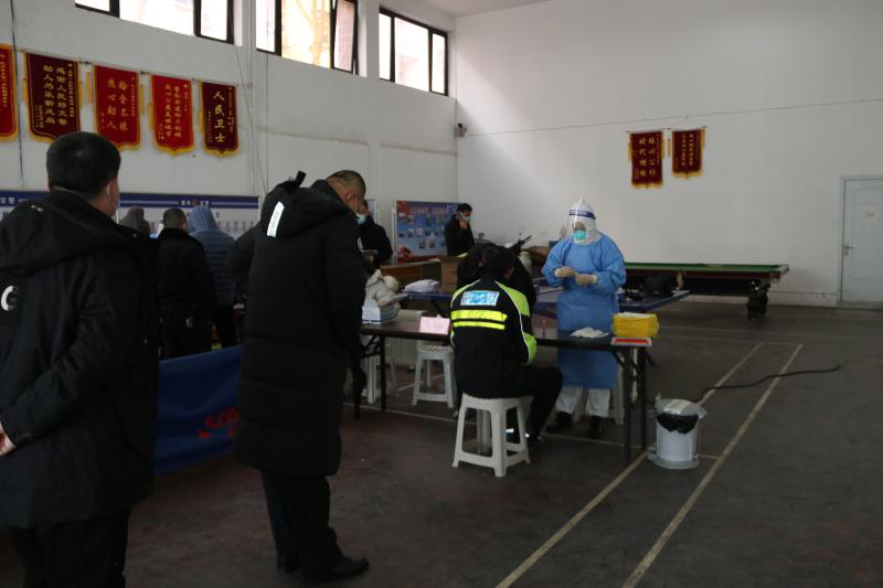 发挥优势，“疫”起战斗——德州联合医院为交警进行核酸检测