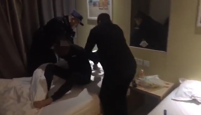 一美女伙同三男子实施“仙人跳”  多人中招！