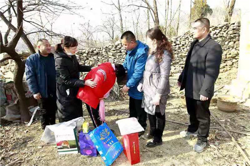 “暖冬行动走进大山”：探沂镇10名孤贫儿童感受温暖