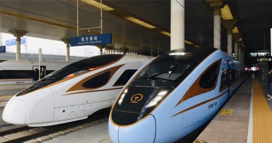 复兴号“蓝暖男”在连淮扬镇铁路上线运营