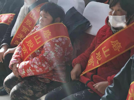 磨山10户贫困户站上领奖台：我脱贫，我光荣！