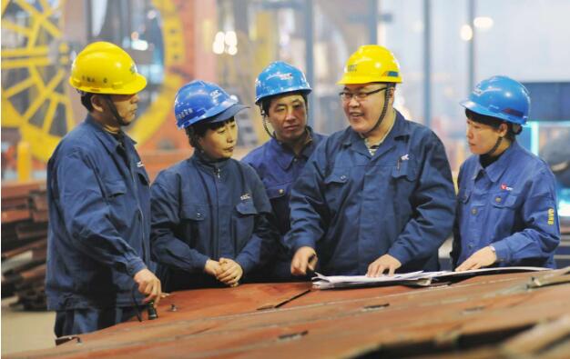 人社部：我国大力推动“蓝领”评职称、涨待遇