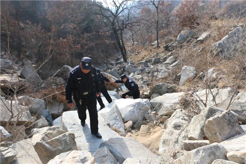 “蒙山大表哥”：站好最后一班岗