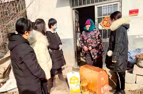 郯城县泉源镇：贫困母亲享“冬日暖阳”