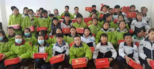临沂“女雷锋”浓浓关爱寄青海
