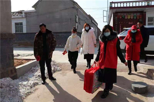 平邑爱心企业德伦昌情系临涧送温暖