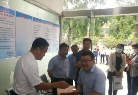 徐州贾汪区政府违规将98套法院查封抵押房变安置房，债权人利益受损协商未果