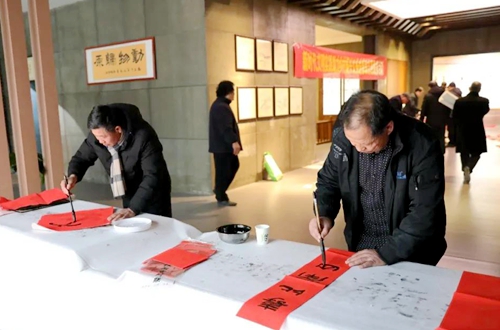 郯城县文化馆开展义务送春联活动