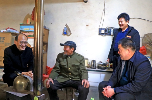 耿立洺到高峰头镇“市派第一书记”任职村开展走访活动