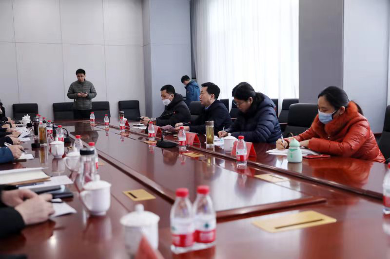 德州市人社局在平原县帮扶村送温暖