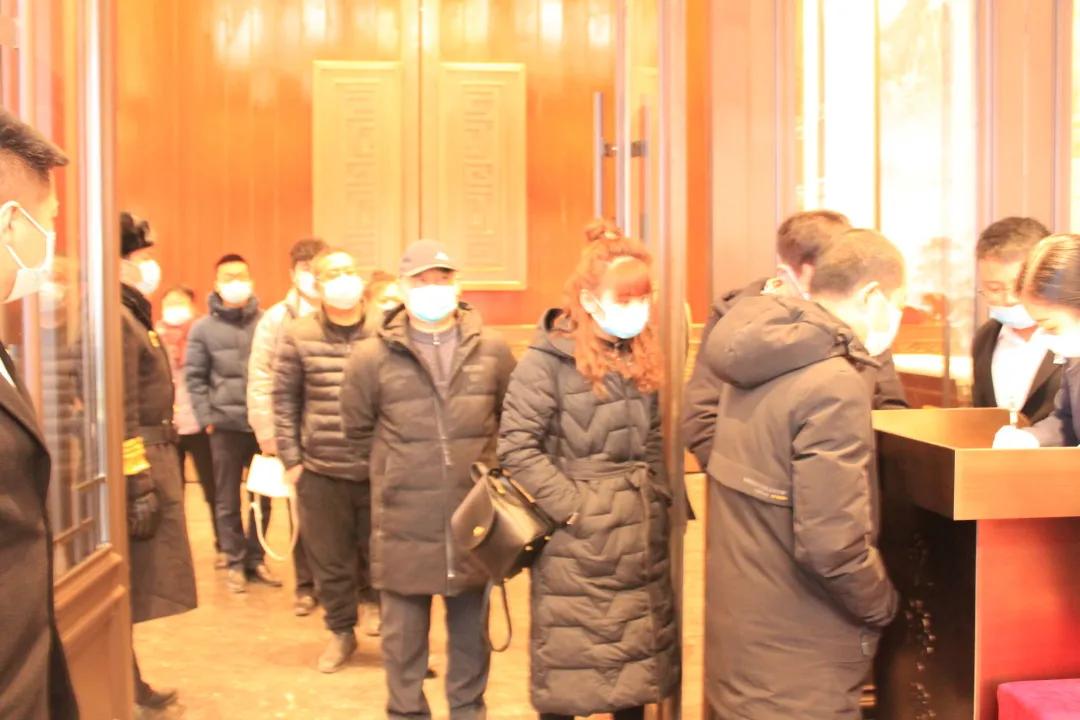 一城仰止 府鉴不凡丨东海·贵和府营销中心首秀出镜，万众追捧