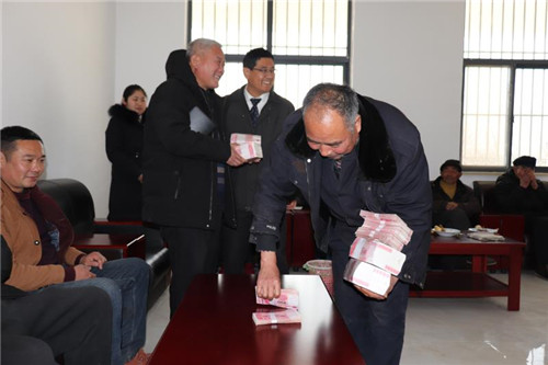 村企共建奔富路：余粮店村节前迎来“共建团”