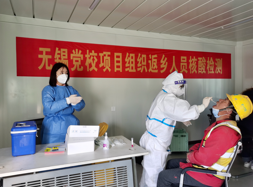 中建八局为返乡人员免费核酸检测 送上回家“定心丸”