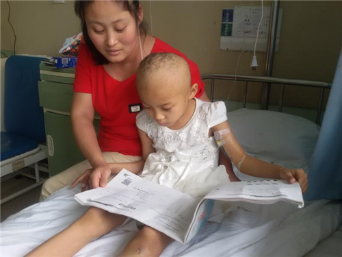 爱心涌向“挂吊瓶补习”的孩子