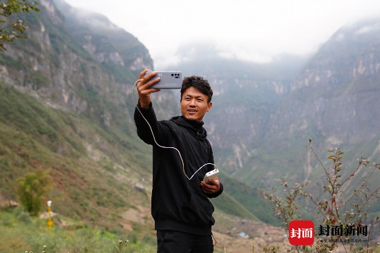 悬崖村第一家民宿开业 “悬崖飞人”欢迎大家来做客