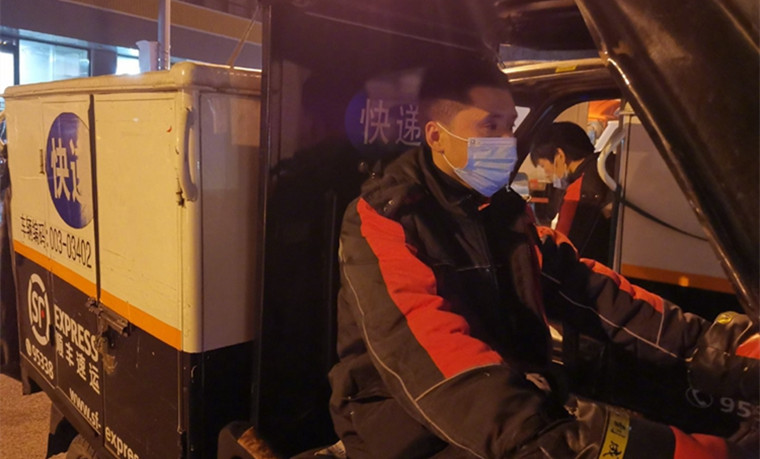 春节快递2天超1.3亿件！快递小哥辛苦了