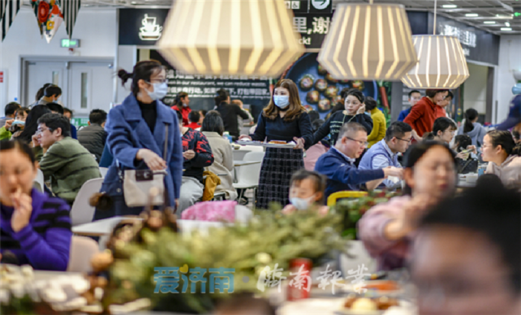 “就地过年”带火泉城春节消费：餐饮市场恢复九成 131.9万人次观影