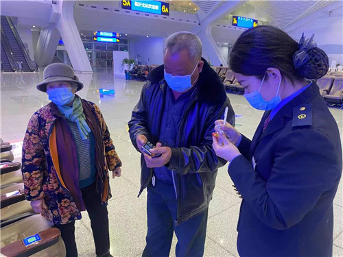 【新春走基层】春运路上的“小红花”