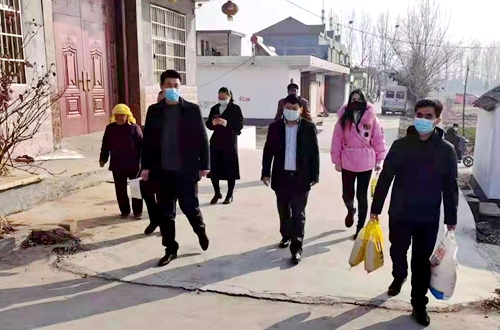 郯城：驻李庄镇县人大代表爱心助学行