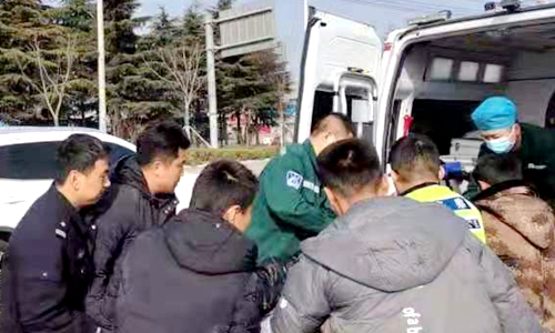 郯城：男子大年喝农药 警医接力急救助