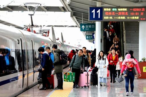 铁路迎来返程客流高峰