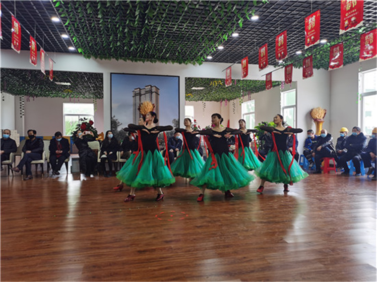 菏泽：农民工乐享文艺大餐