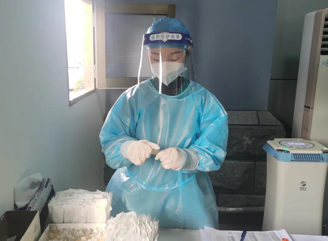 春节我在岗|核酸咽拭子采集点张璐璐：抗疫春节不打烊