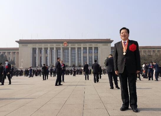 红星美羚董事长王宝印荣获“全国脱贫攻坚先进个人”