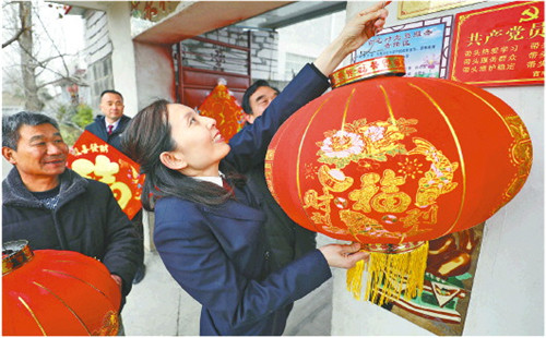 元宵挂灯笼新春送温暖
