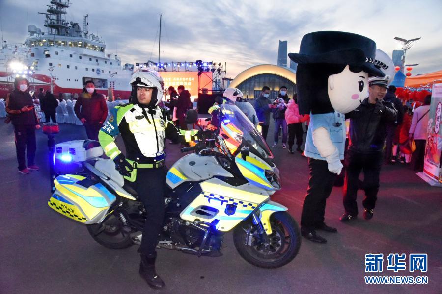 青岛：“畅安交通庆元宵”