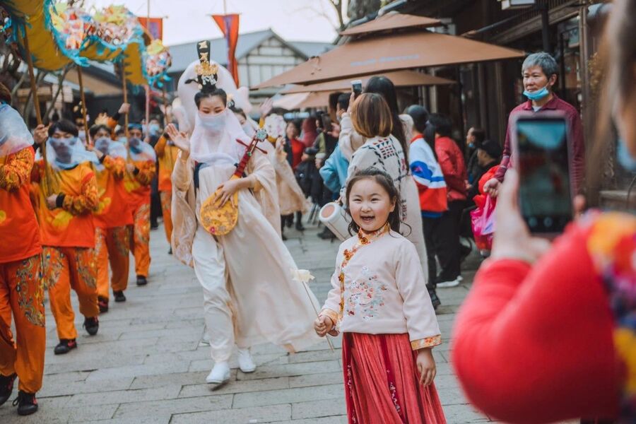 “云游合家欢”，互联网企业不止于“种草”