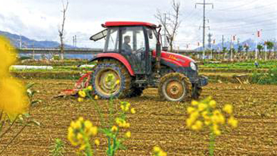 安徽省强化农机化生产服务春耕春管