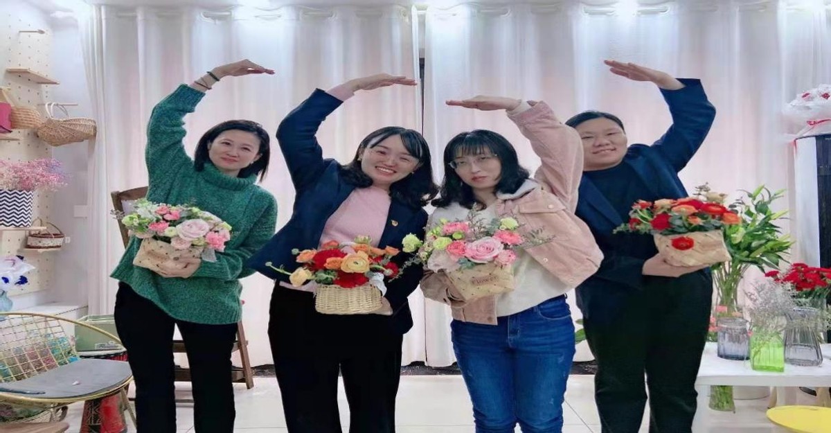 群花争芬芳 鲜花送给党----农发行齐河县支行开展献礼建党100周年女职工插花活动