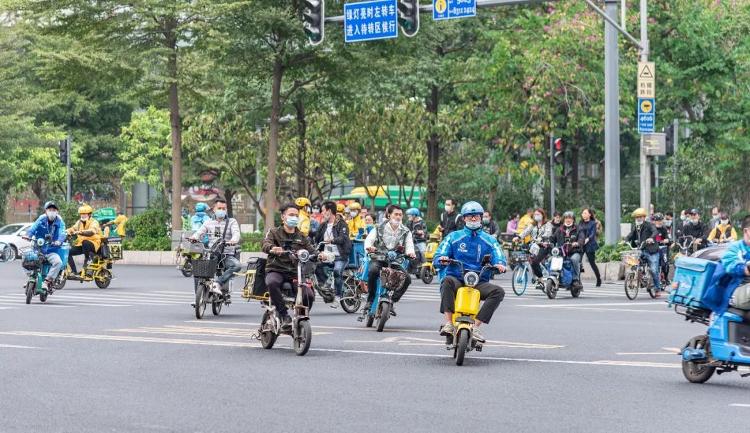 “零工就业”实现灵活就业，全国两会为青年就业指出方向