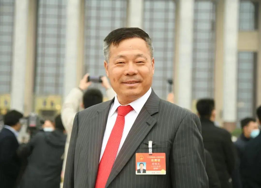 全国人大代表、中南集团董事局主席陈锦石：加大城市群、都市圈和美丽乡村建设