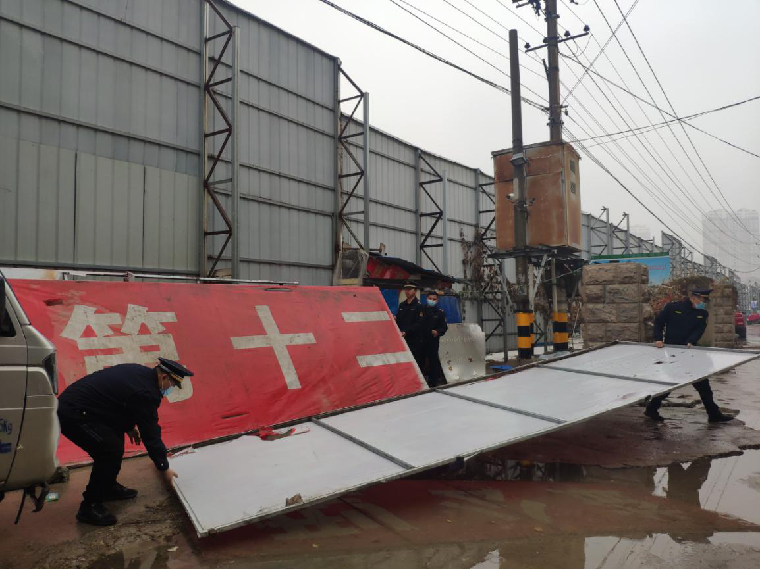 牡丹街道办事处联合牡丹区综合行政执法局开展市容环境卫生整治专项行动