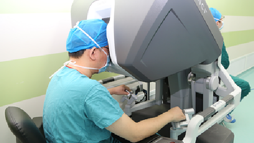 安徽首台第四代Xi达芬奇手术机器人在中国科大附一院启用