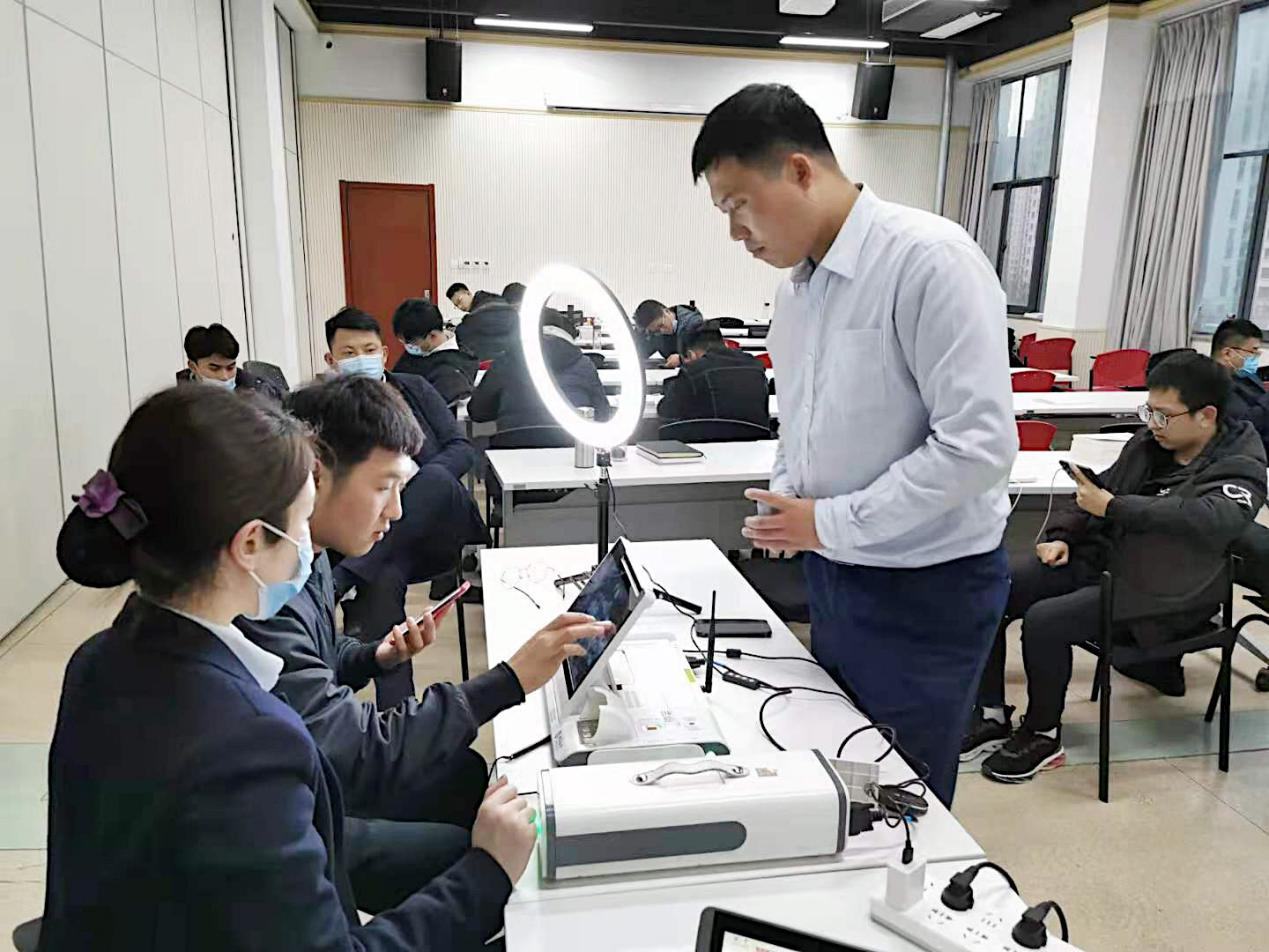 批量开卡进企业 贴心服务暖人心——中行兰田支行走进鲁南制药开展现场服务