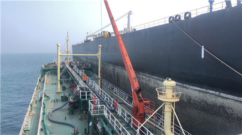 不靠港也能加油！山东港口青岛港首单挂港加油业务成功落地