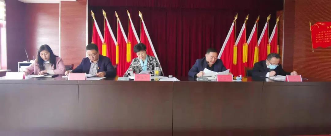 枣庄市山亭区人社局召开“学习贯彻‘工业强市、产业兴市’三年攻坚突破行动动员大会精神”主题党日