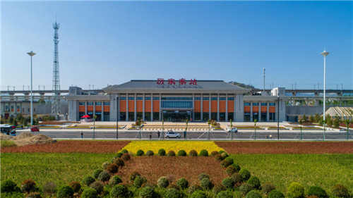 奋斗百年路 启航新征程|樱桃红了，高铁通了——那个毛主席“点赞”过的村庄