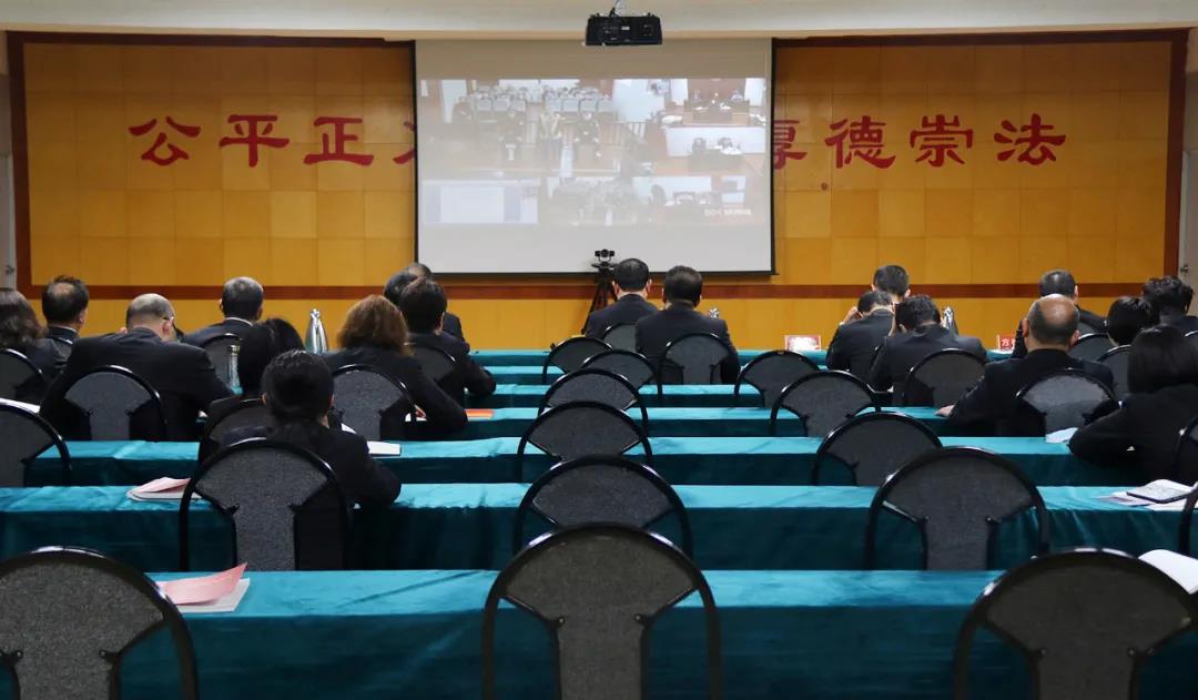 教育整顿在行动|德城区法院组织干警观看职务犯罪案件庭审视频