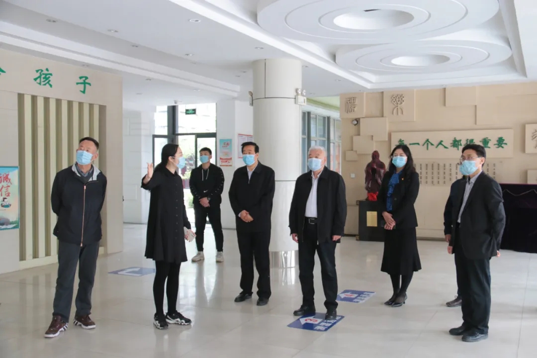 山东省关工委常务副主任张海泉一行前来德州学院附属小学调研指导