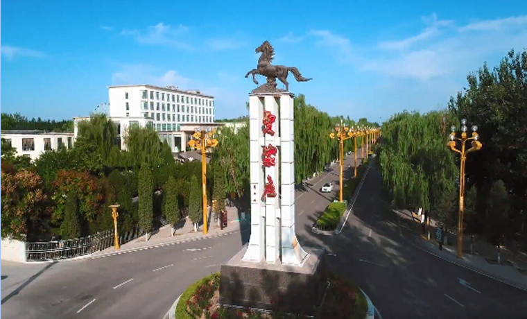 沿着高速看中国| 共同富裕的一面旗帜，贾家庄为什么行？