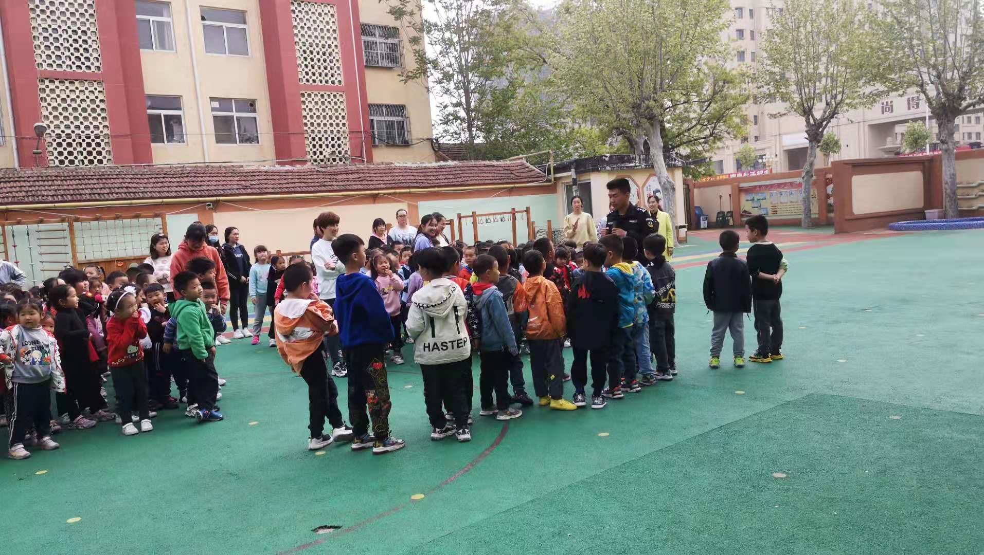 平原：公安特巡警大队深入县幼儿园开展反恐防暴培训及演练活动