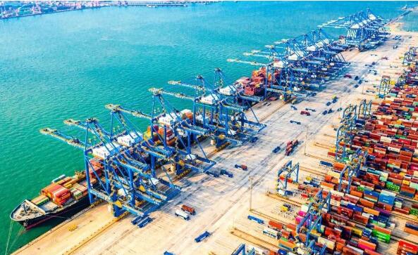 宁波舟山港首个千万级集装箱泊位群全面建成