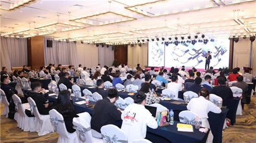 哗啦啦连锁餐饮数字化经营高峰论坛：洞察餐饮人财物管理优化新趋势