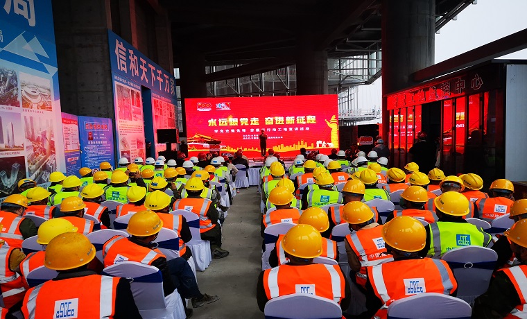 劳模宣讲活动走进中建五局建设工地