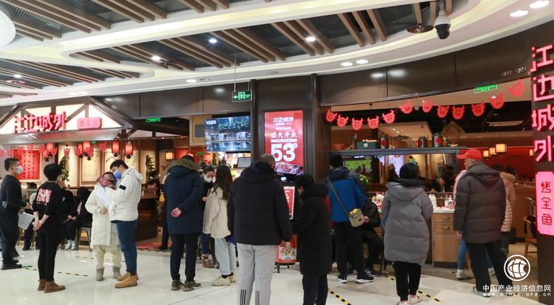 江边城外53烤鱼节，1元秒杀吃“怪味”