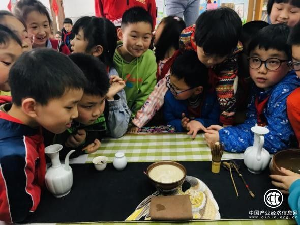 非遗宋代点茶走进镇江市中山路小学